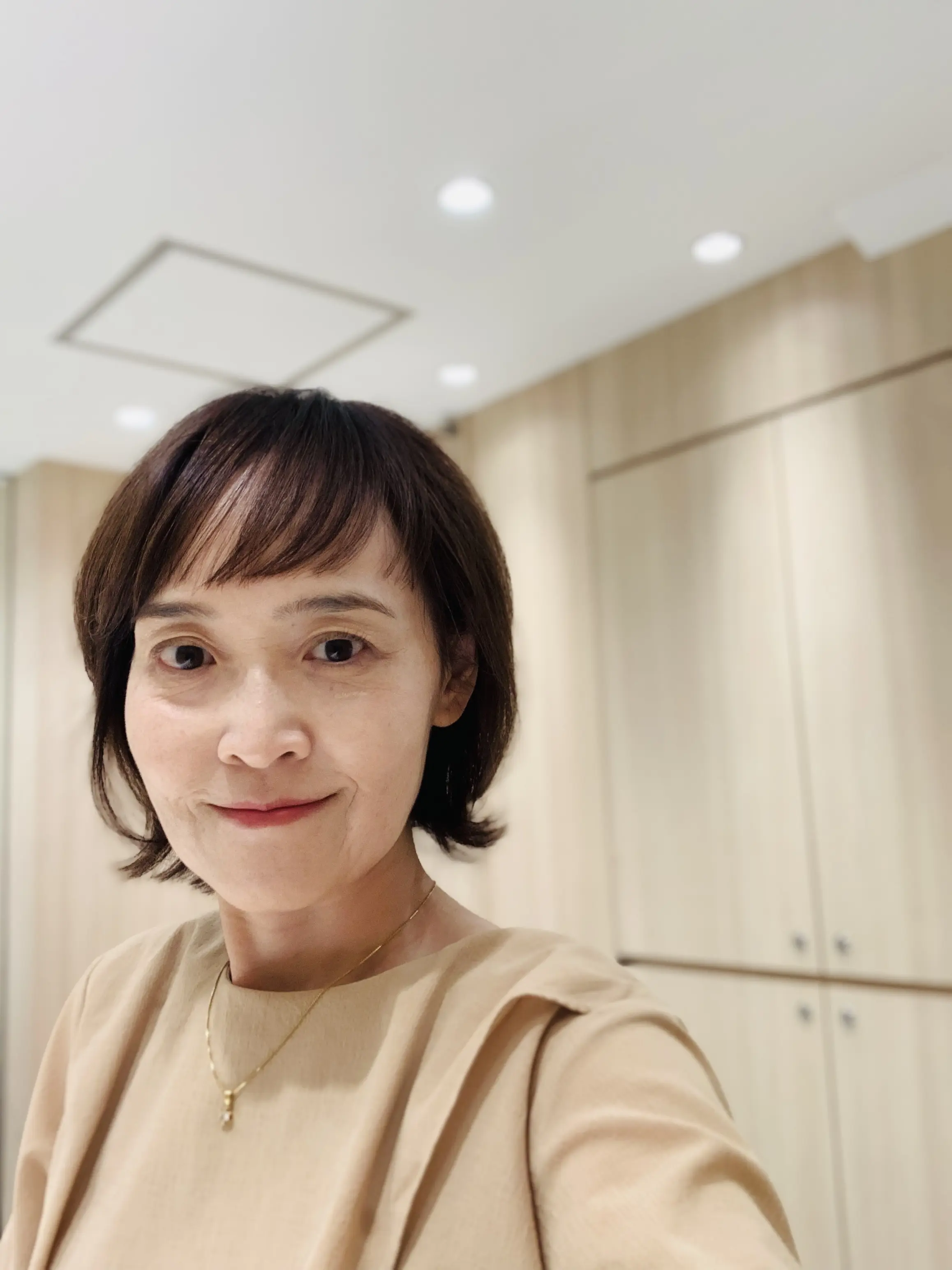 【50代の髪型】涼しくなる日を心待ちに、ショートヘアを秋仕様にチェンジ_1_7