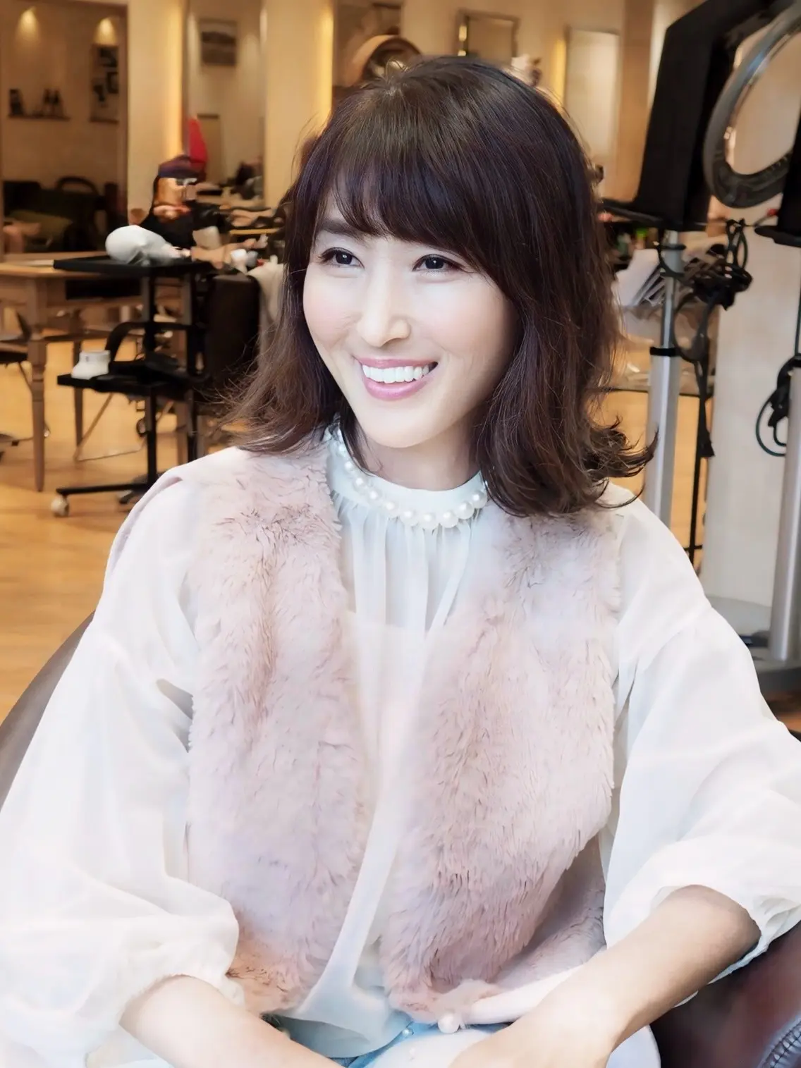 50代前髪ありミディアムヘア