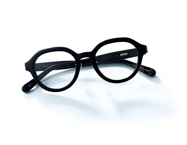 どんなフレームやレンズの色 でも、部分的に老眼鏡を入れることは可能。