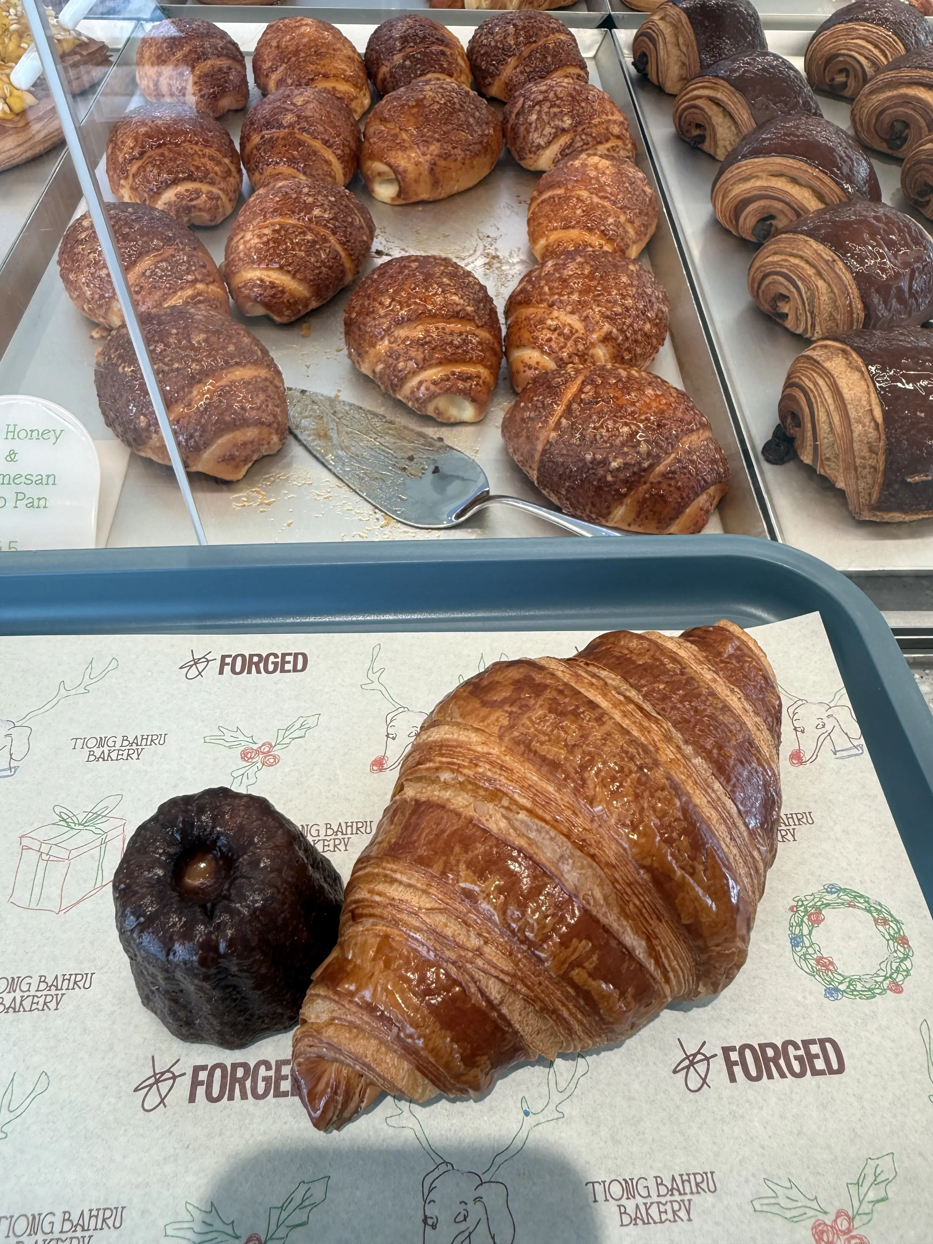 クロワッサンとカヌレ