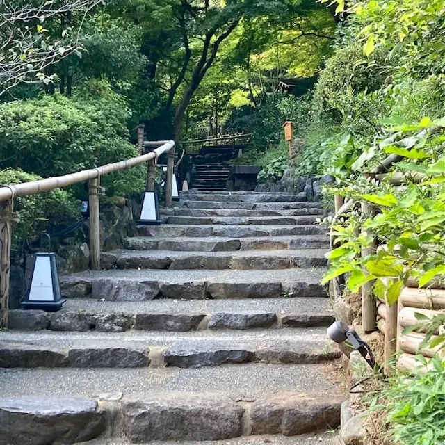 ホテル椿山荘東京の緑豊かな庭園