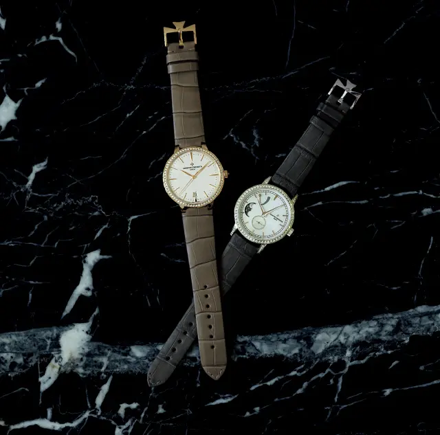 時計（右）「トラディショナ ル・ムーンフェイズ」（左）「パトリ モニー・オートマティック」