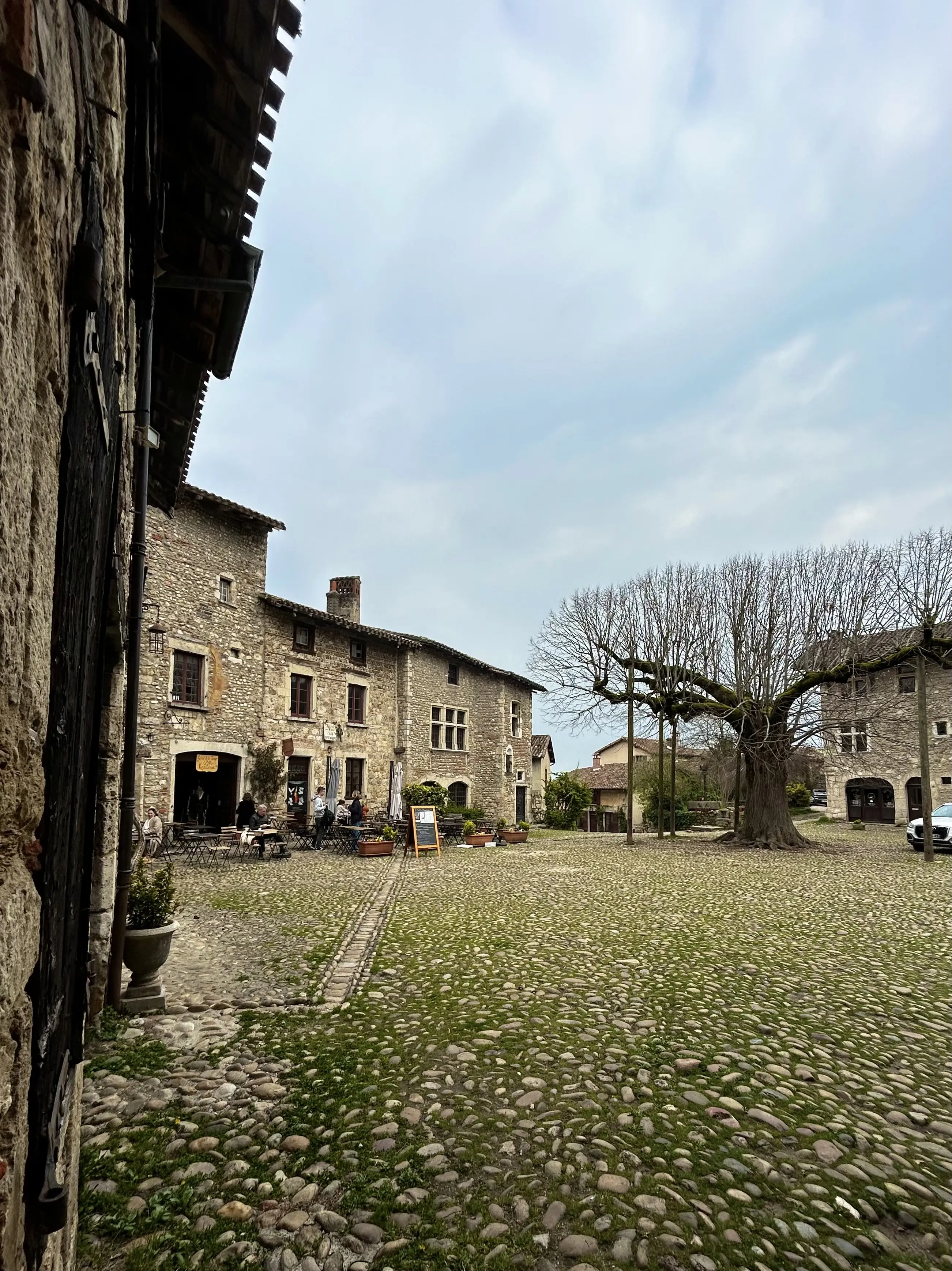 フランスの最も美しい村　　Pérouges (ペルージュ) 