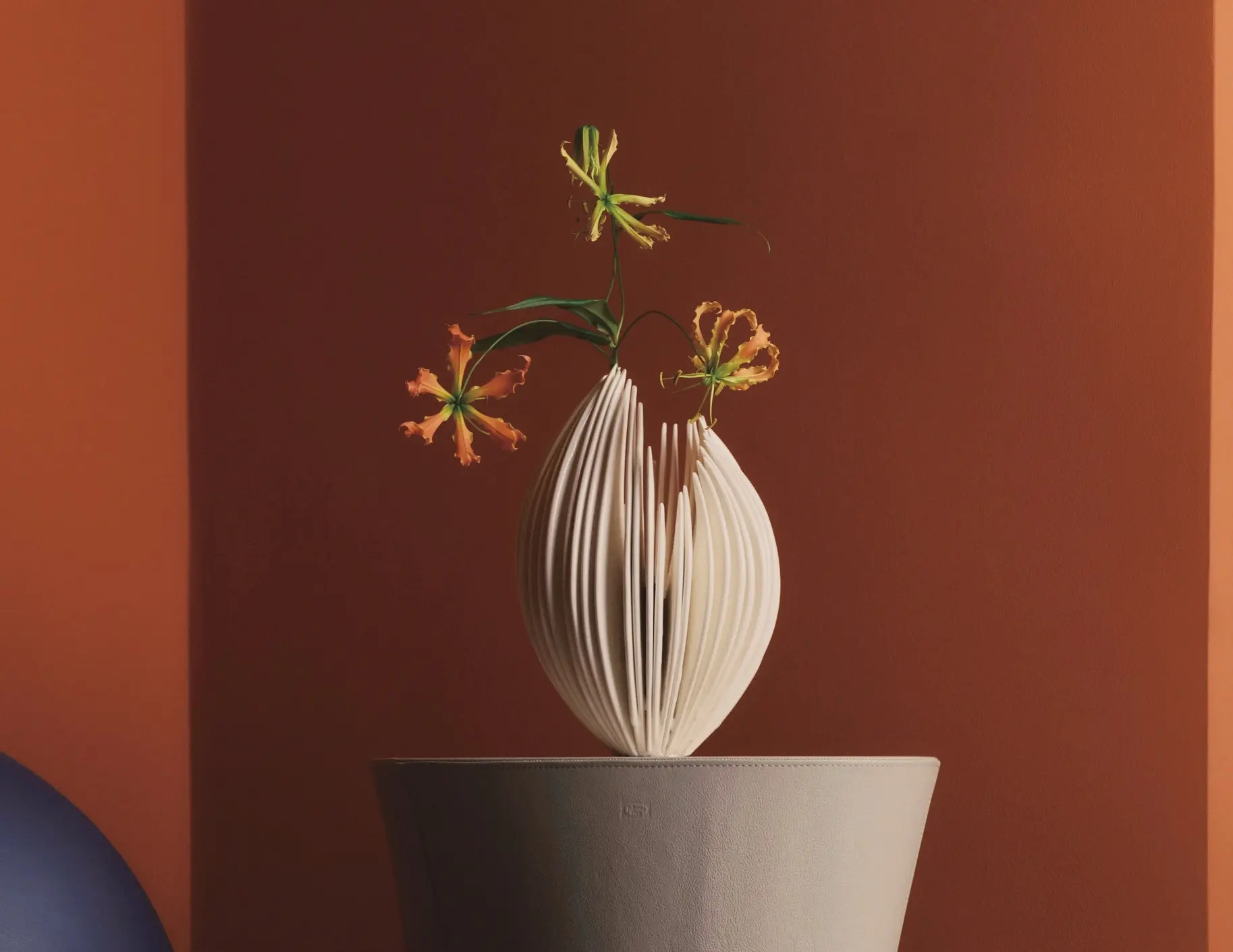 国内旅行　金沢　陶芸家、 建築家　アーティストの奈良祐希さんの作品　ボーンフラワー