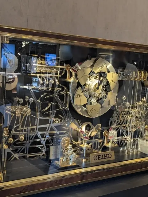 からくり時計「輪舞(ロンド）」