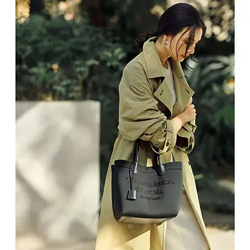 A.D.M.J.×eclat マジックライト（R）コード刺繍トート25cm ￥66,000