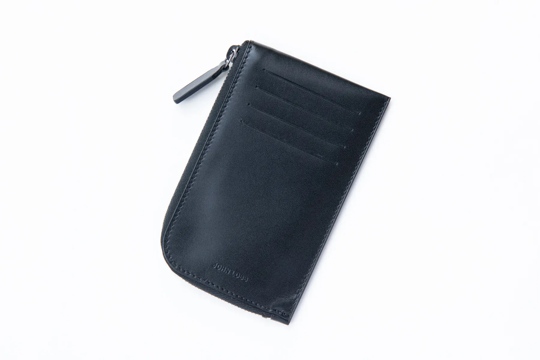 「ジョンロブ」のシックな黒いお財布。