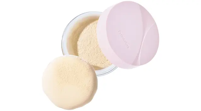 プリマヴィスタ スムースラスティング ルースパウダー ルーセント 12.5g ¥3,080・ケース(パフつき)¥1,100(編集部調べ)/花王