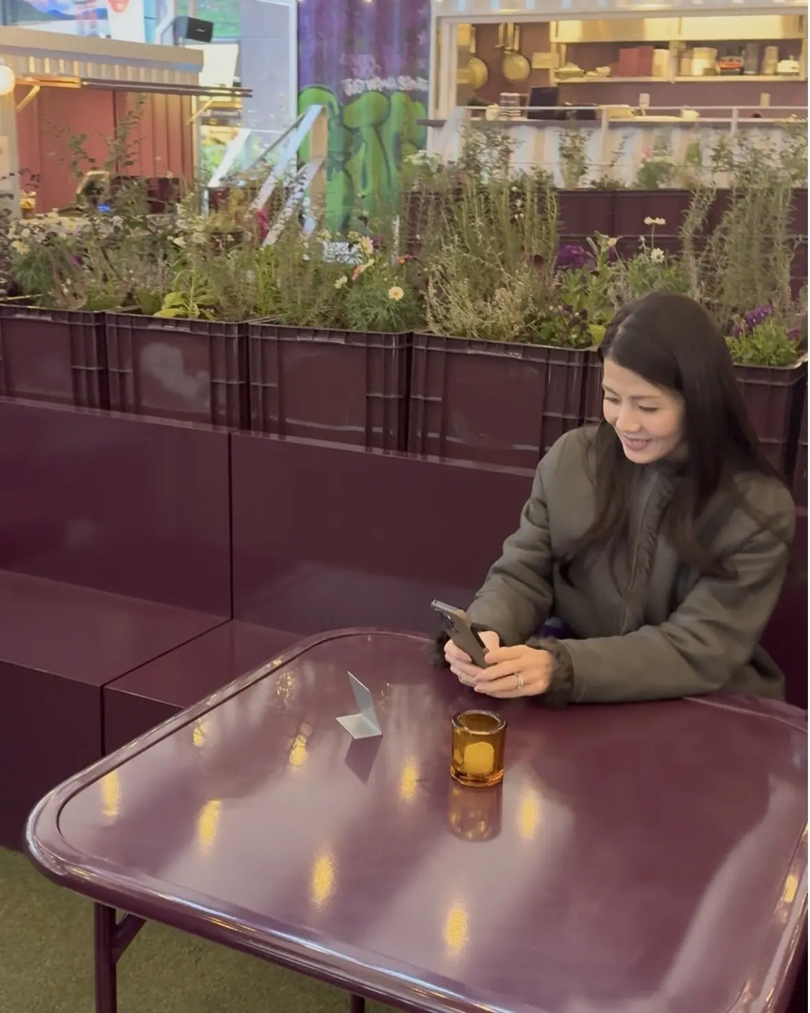 40代【無印良品】頼れる定番「黒ニット」でつくる、銀座カフェにも映える華やかパンツコーデ_1_1-3