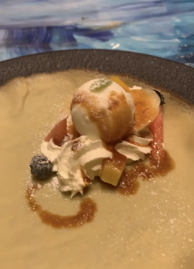 デザートはバニラアイスのクレープ