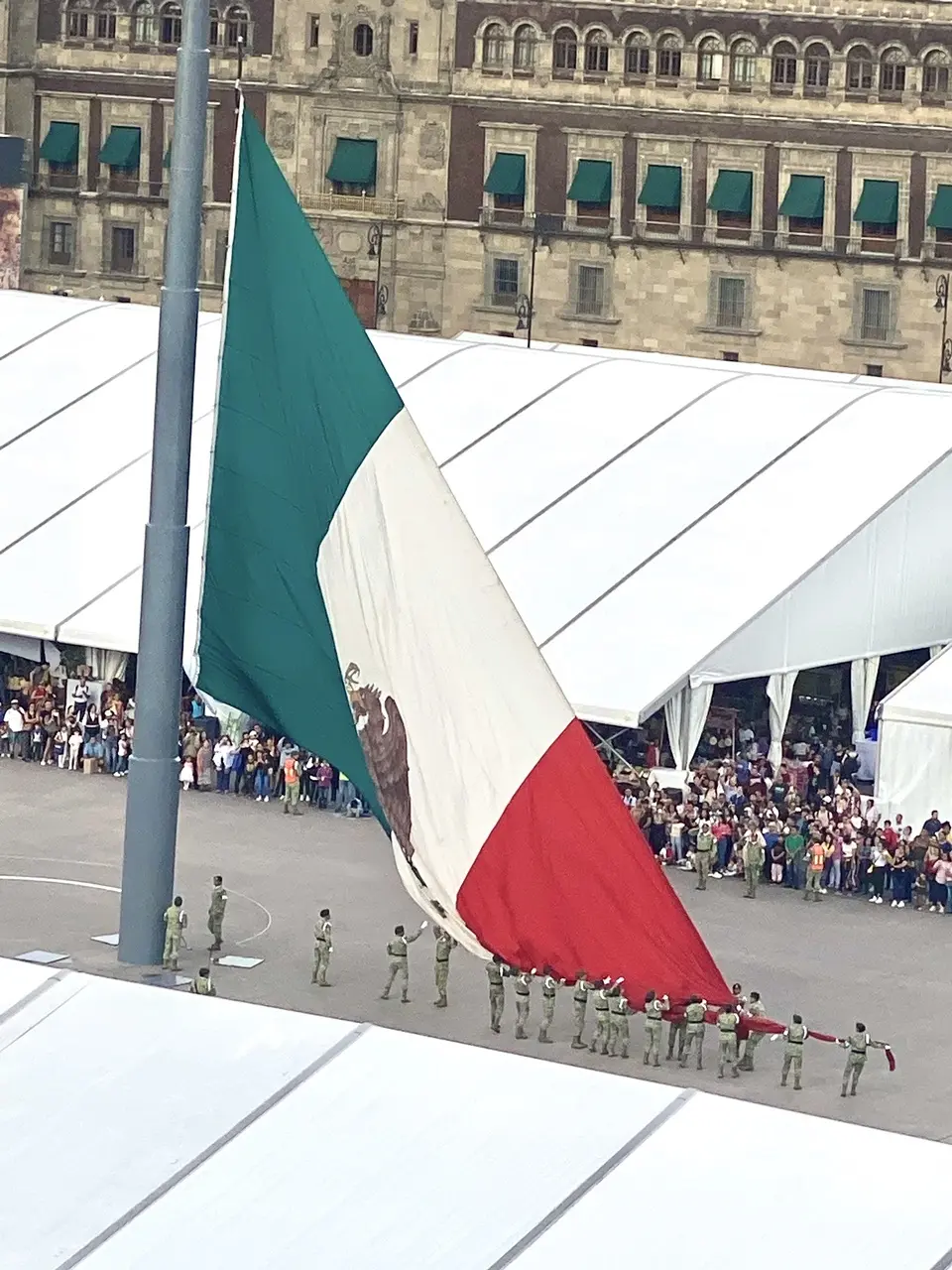 Bajar La Bandera de Mexico 
