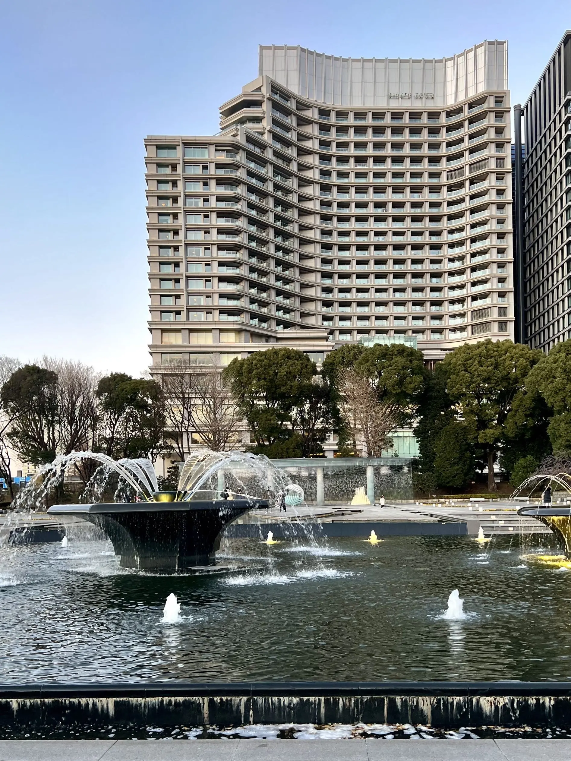 和田倉噴水公園、パレスホテル外観