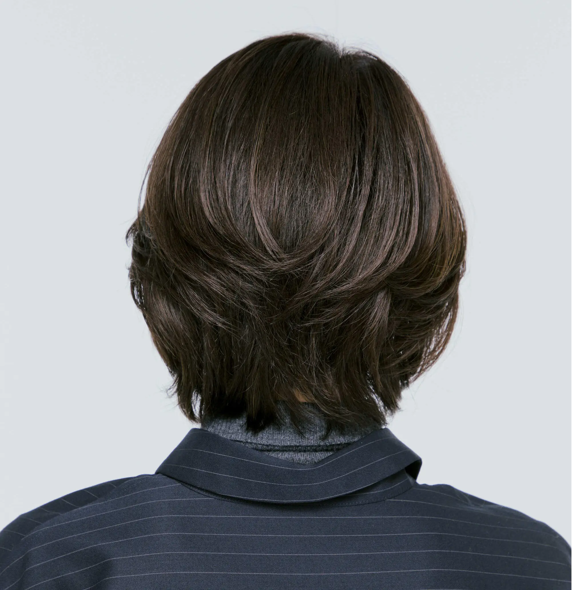 明るさとツヤ感をキープできる ＂トリプルアプローチ＂ のシアーベージュ　ヘアカラー　白髪隠し　BACKの写真