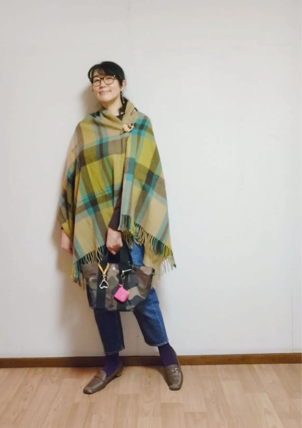 グリーン系チェックストールのコーデ