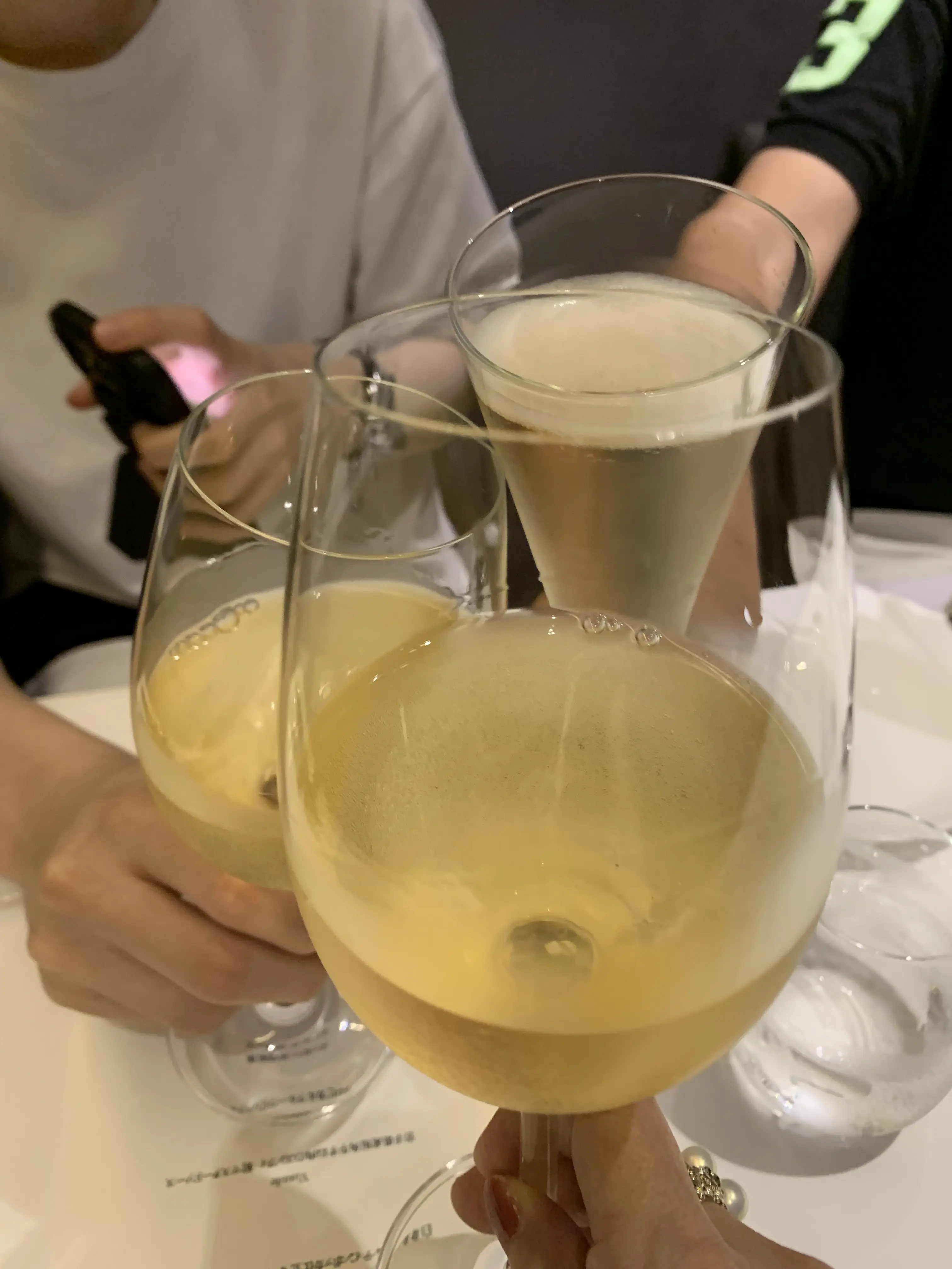 池尻大橋の隠れ家フレンチ「Prive de Lien」で誕生日のお祝い。白ワインで乾杯