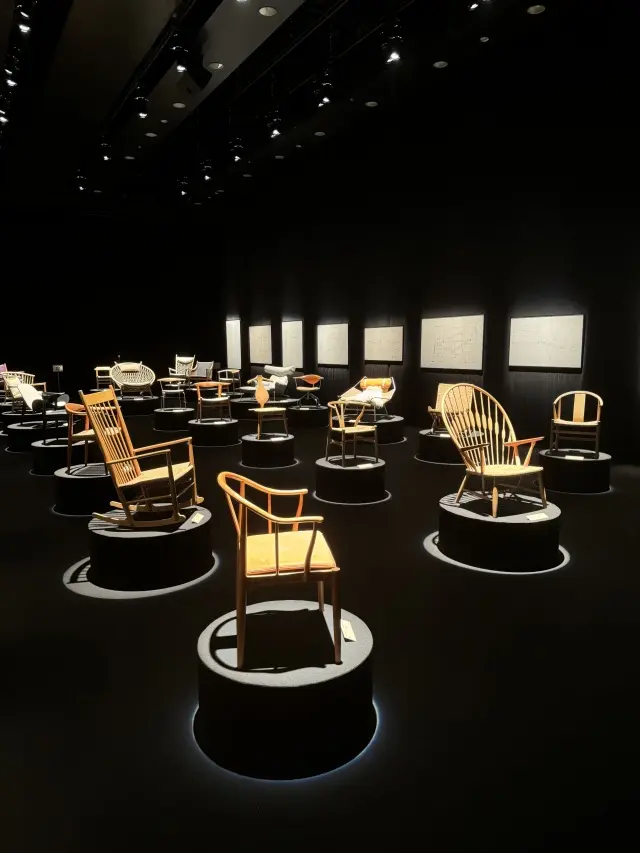 【北欧名作椅子と赤坂女子会】UNIQLOパンツで五感を満たす一日_1_3