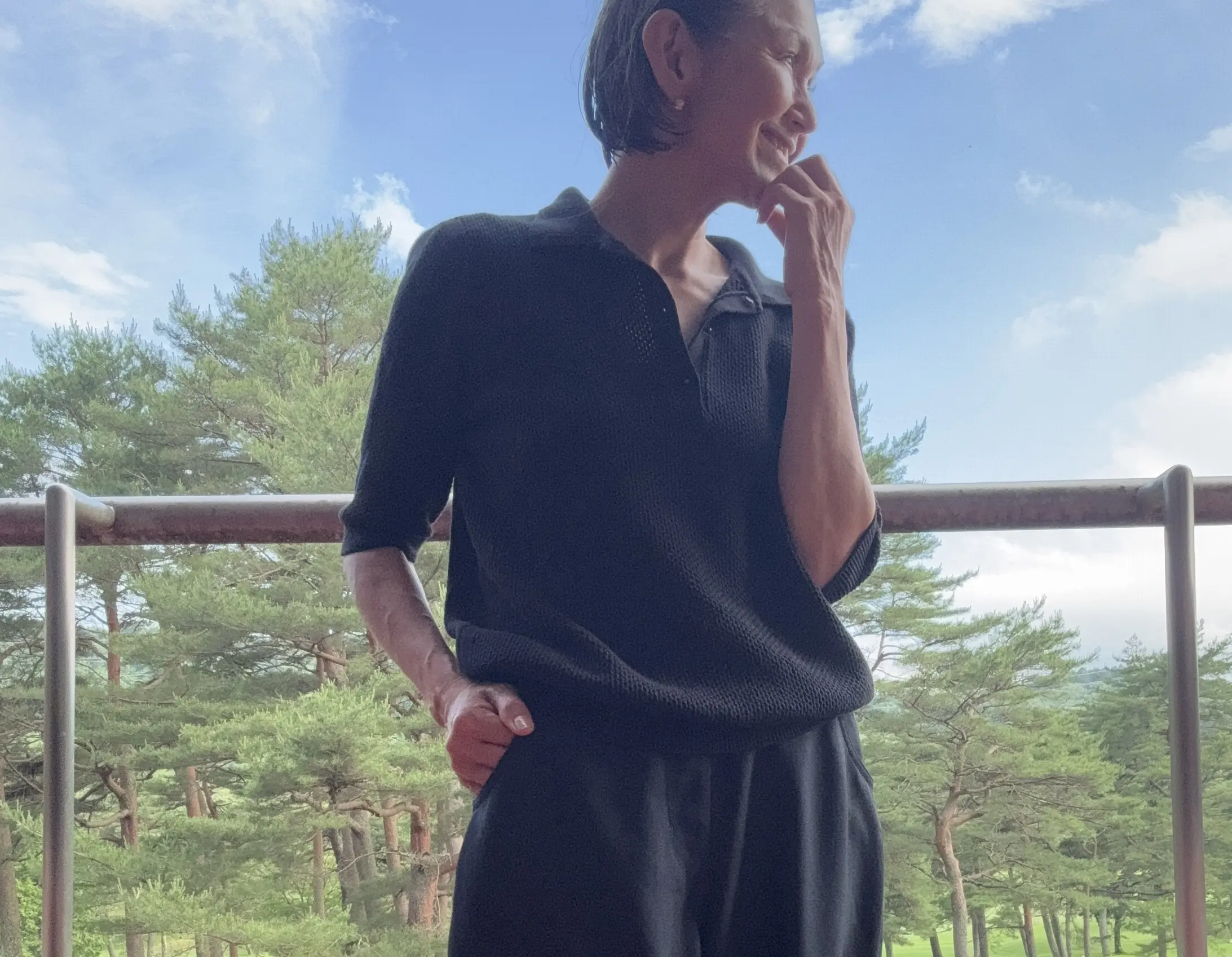 襟の開きが絶妙でほどよく抜けた印象に！夏ゴルフの帰りは「ポロニット」「スキッパーニット」【松井陽子の「エクラ ゴルフ部へようこそ！」vol.7】_1_3
