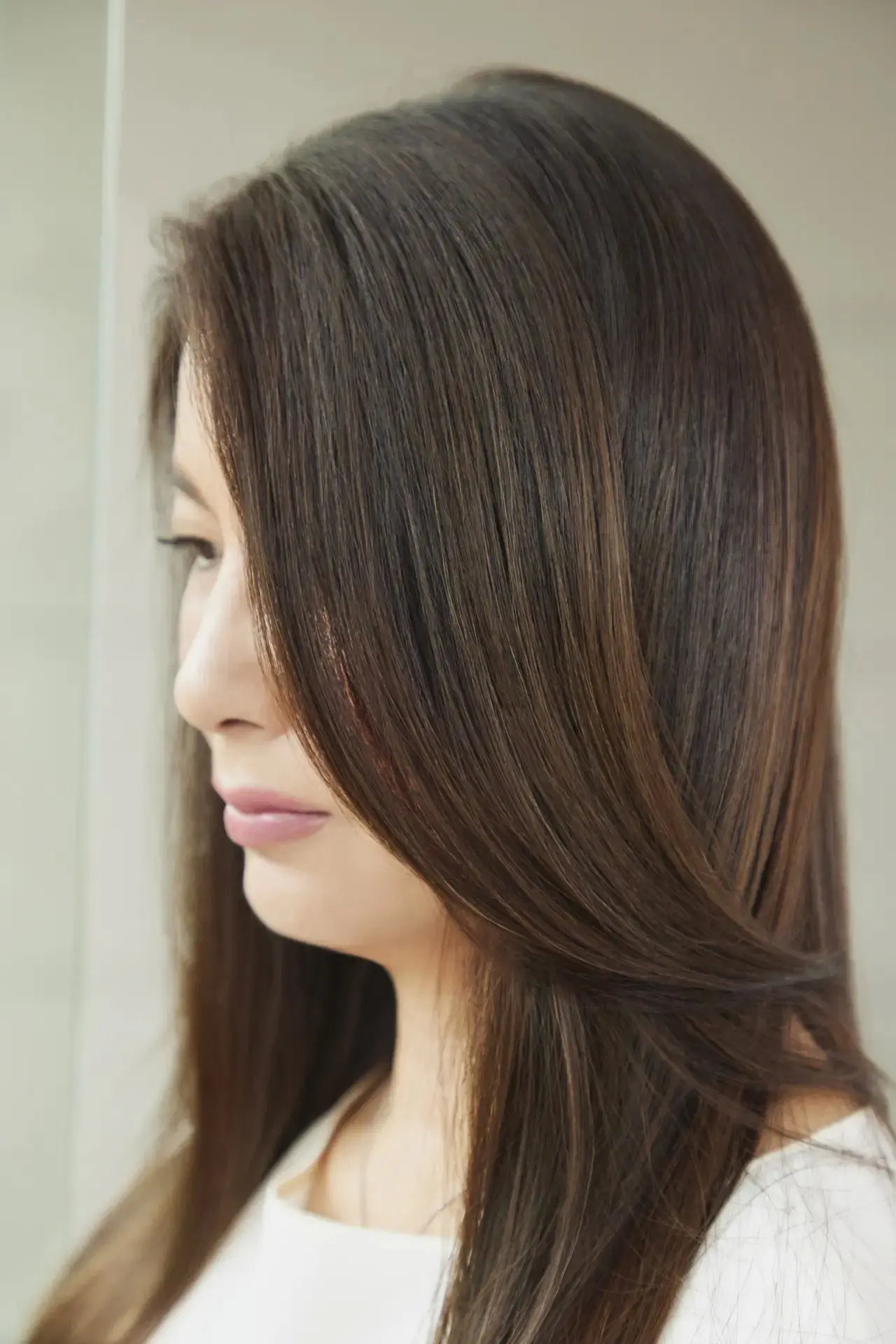 ROIのピコストレートは、レングスを問わず1回￥29,700（シャンプー、ブロー別。所要時間は約3時間）。