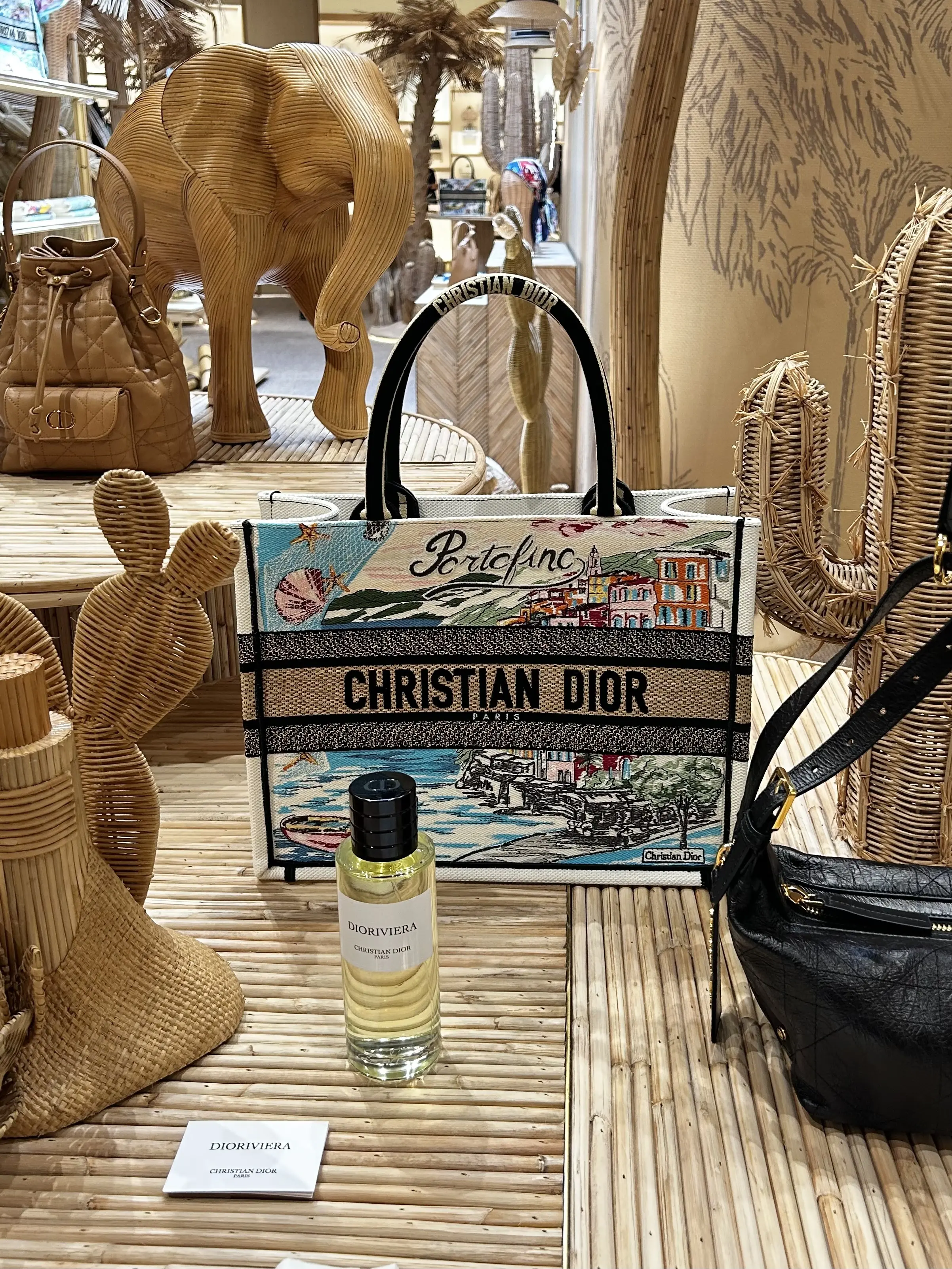 Dior Gold House Bangkok ディオール・ゴールド・ハウス