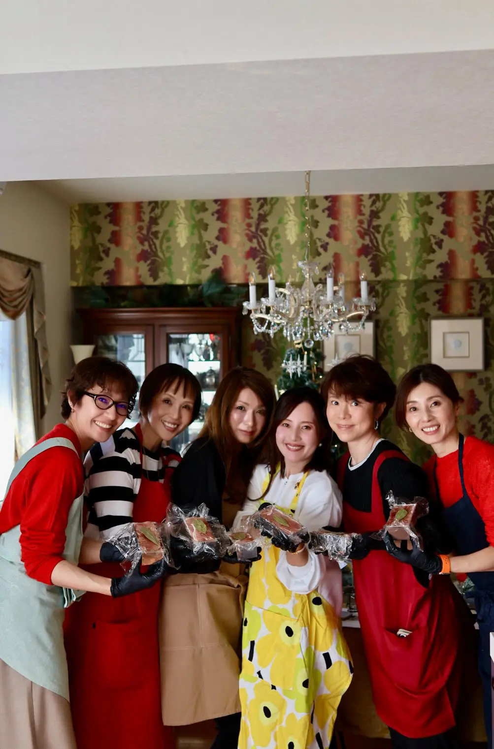 クリスマスカラーとしてZARAの赤トップス❤️を取り入れ、華やか気分で「パテ・ド・カンパーニュ」レッスンへ！_1_3