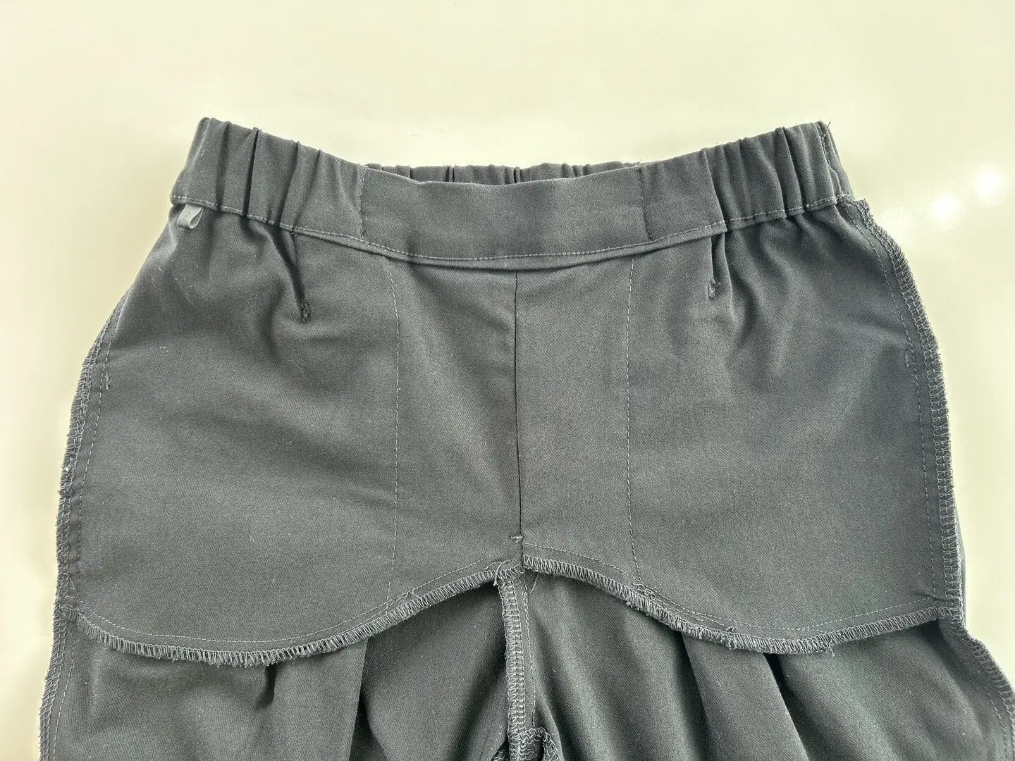 ベルメゾン 座(tHE)パンツ・黒 裏地の当て布