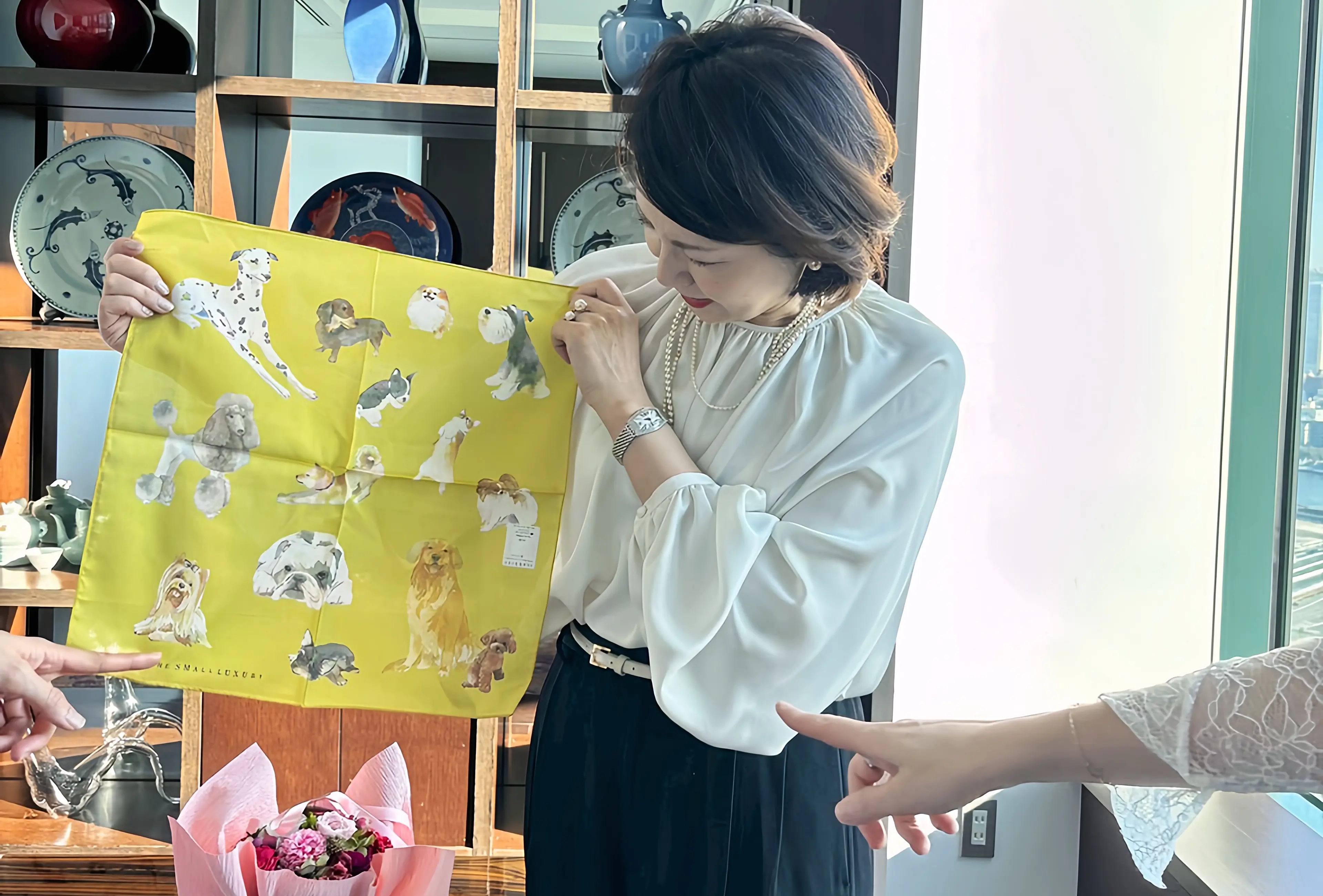 エクラ華組　小林五月子さん　スカーフ　広げた写真