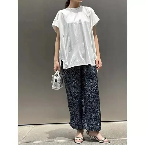 【50代 Tシャツ】気温30度 大人に似合う「上質Tシャツ」おすすめコーデ20選_1_4