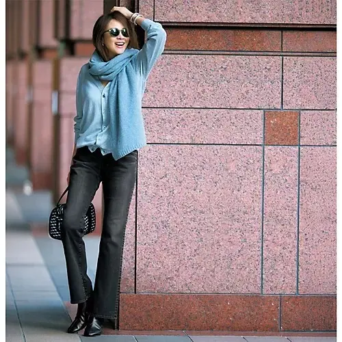 【50代 パンツ】脚長見え＆抜群のはき心地！「エクラ別注SURTストレッチデニム」骨格別おすすめ3コーデ_1_8