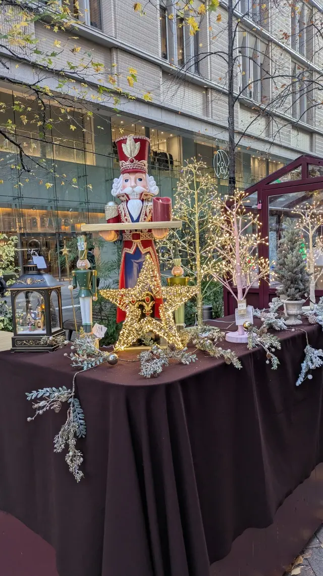 丸の内中通り　のクリスマスマーケット