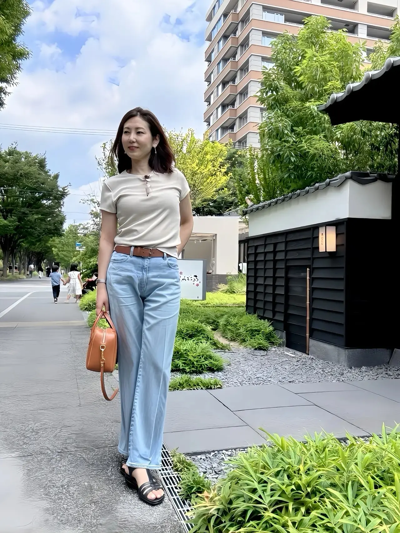 【50代「ユニクロ・GU」コーデ】過酷な夏を快適に！猛暑のおしゃれに役立つインナーやTシャツが大活躍_1_21