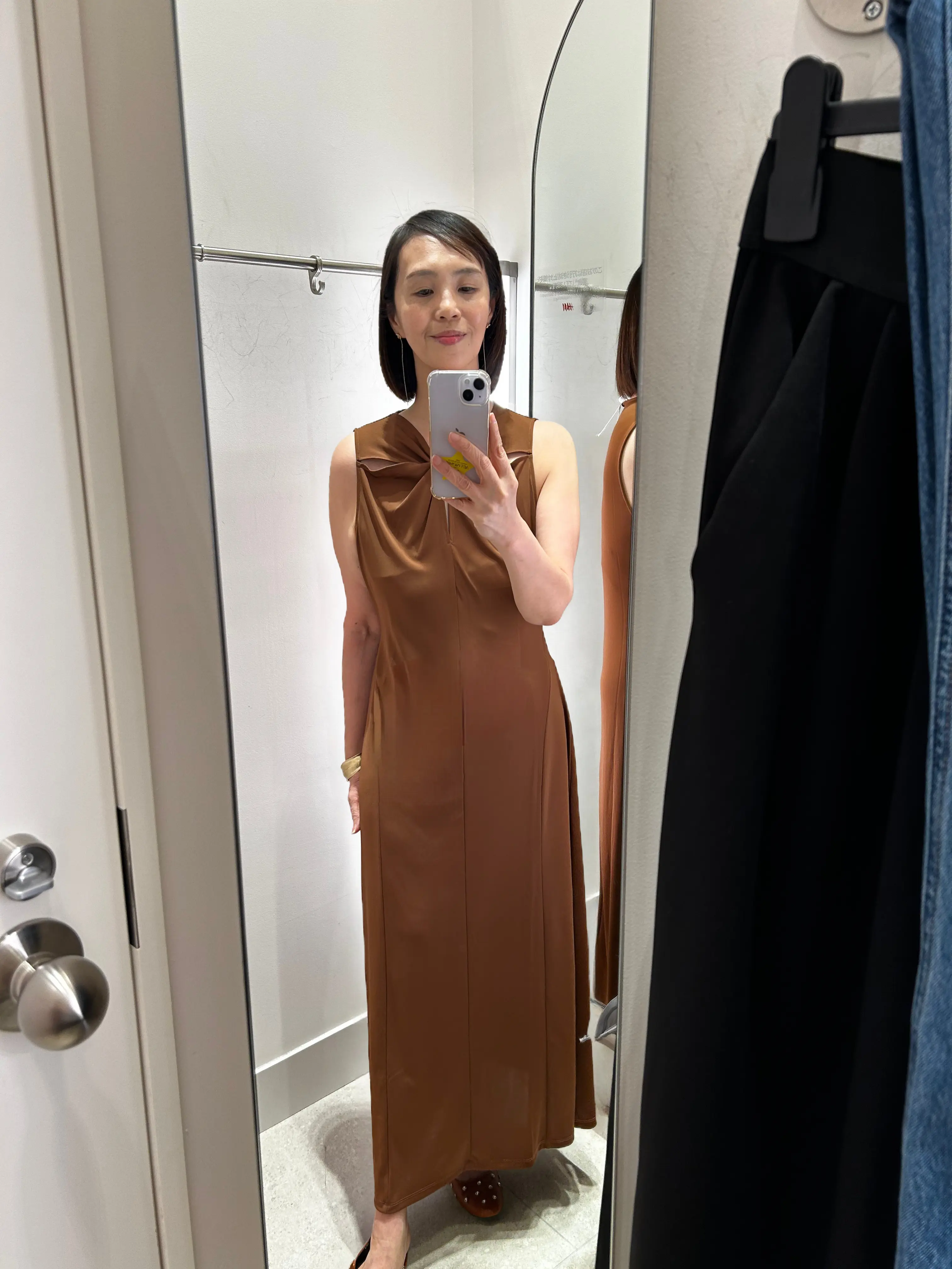 H&amp;Mワンピース　H&amp;M試着室　ブラウンワンピース