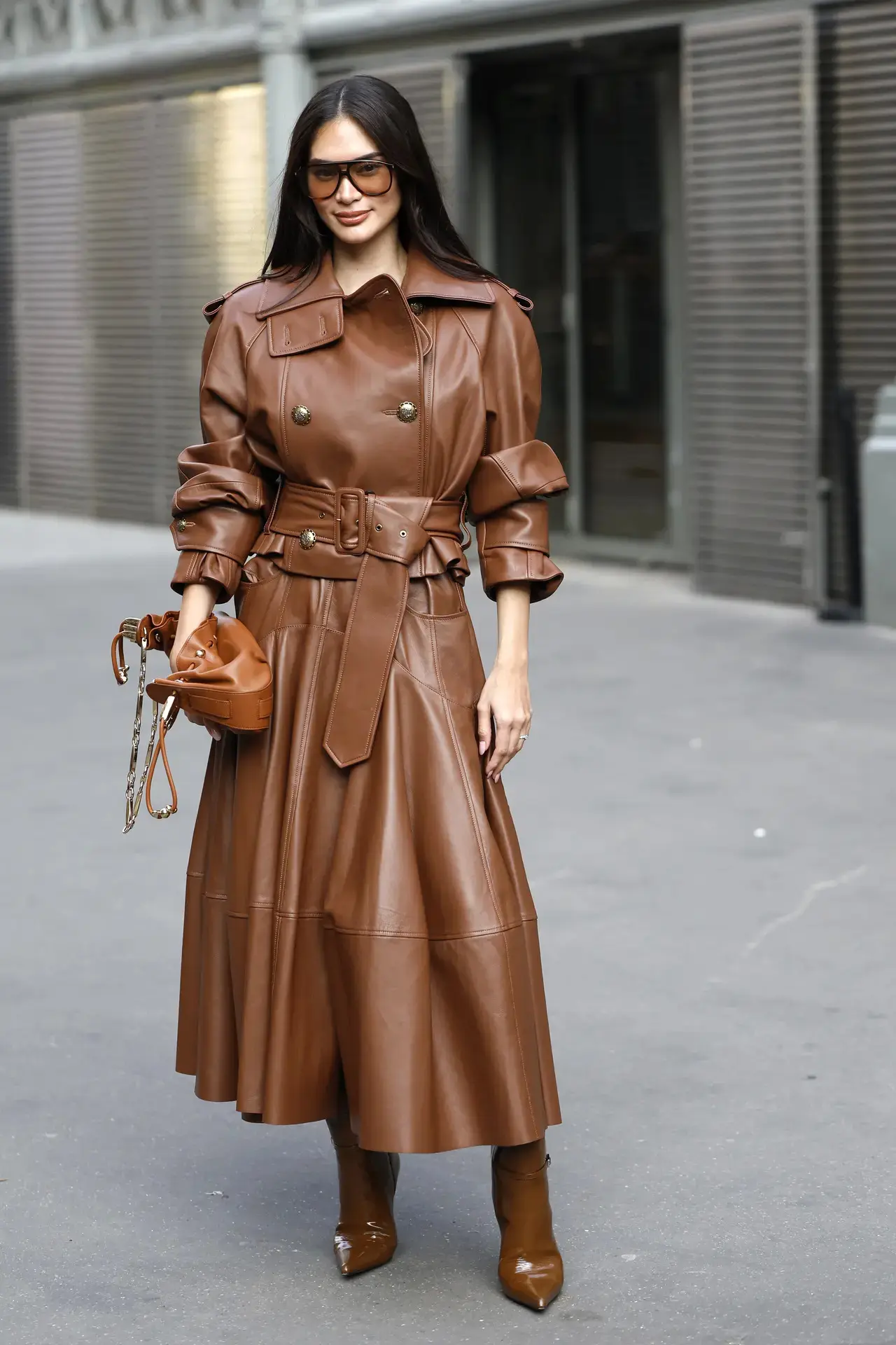 オールレザーコーデは、しなやかさが大切