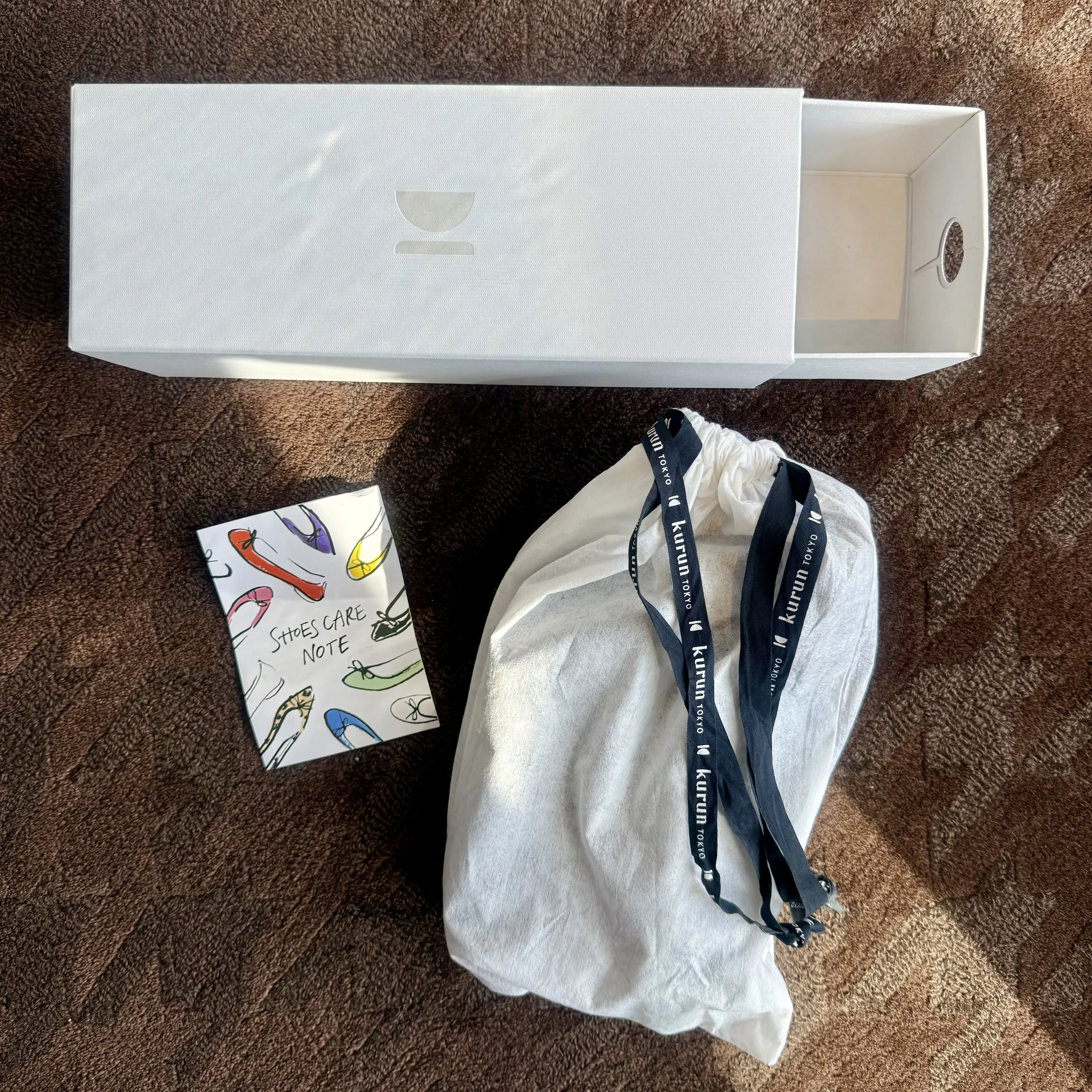 靴箱と靴袋など