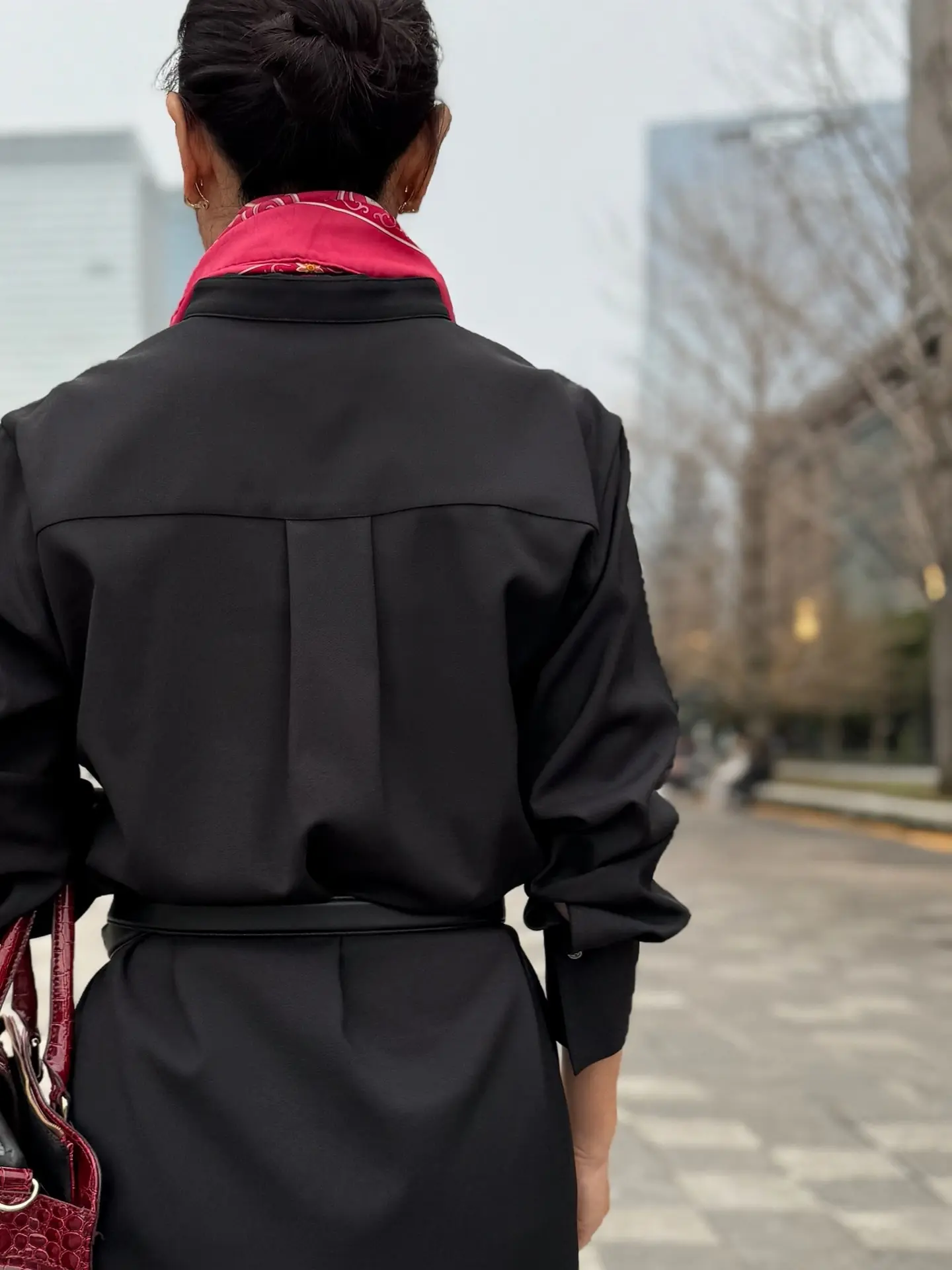 イーバイエクラ　黒ワンピース　着回し　50代ワンピースコーデ　アラフィフワンピースコーデ