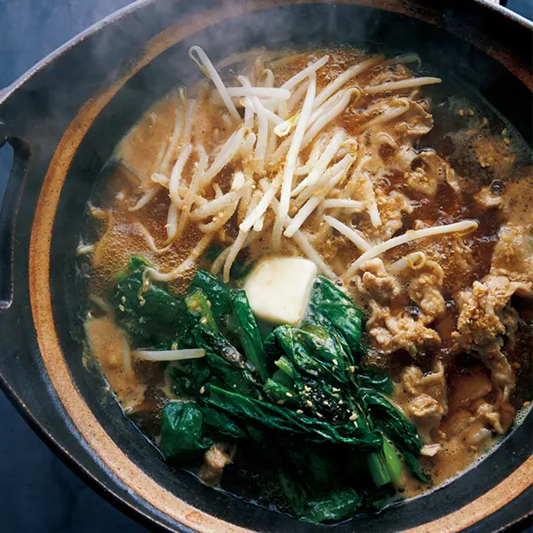料理家 堤人美さんの焼き小松菜と豚バラの味噌バター鍋レシピ
