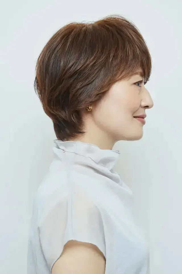 分け目を強調しない!伸びてきた根元白髪が目立ちにくい