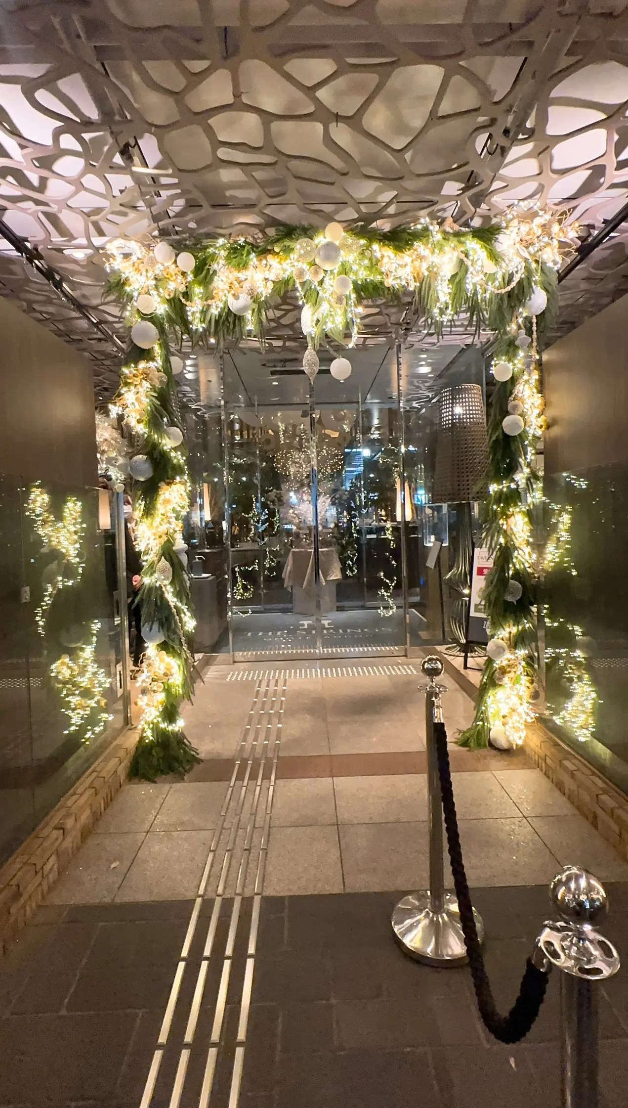 ザストリングス表参道のエントランス