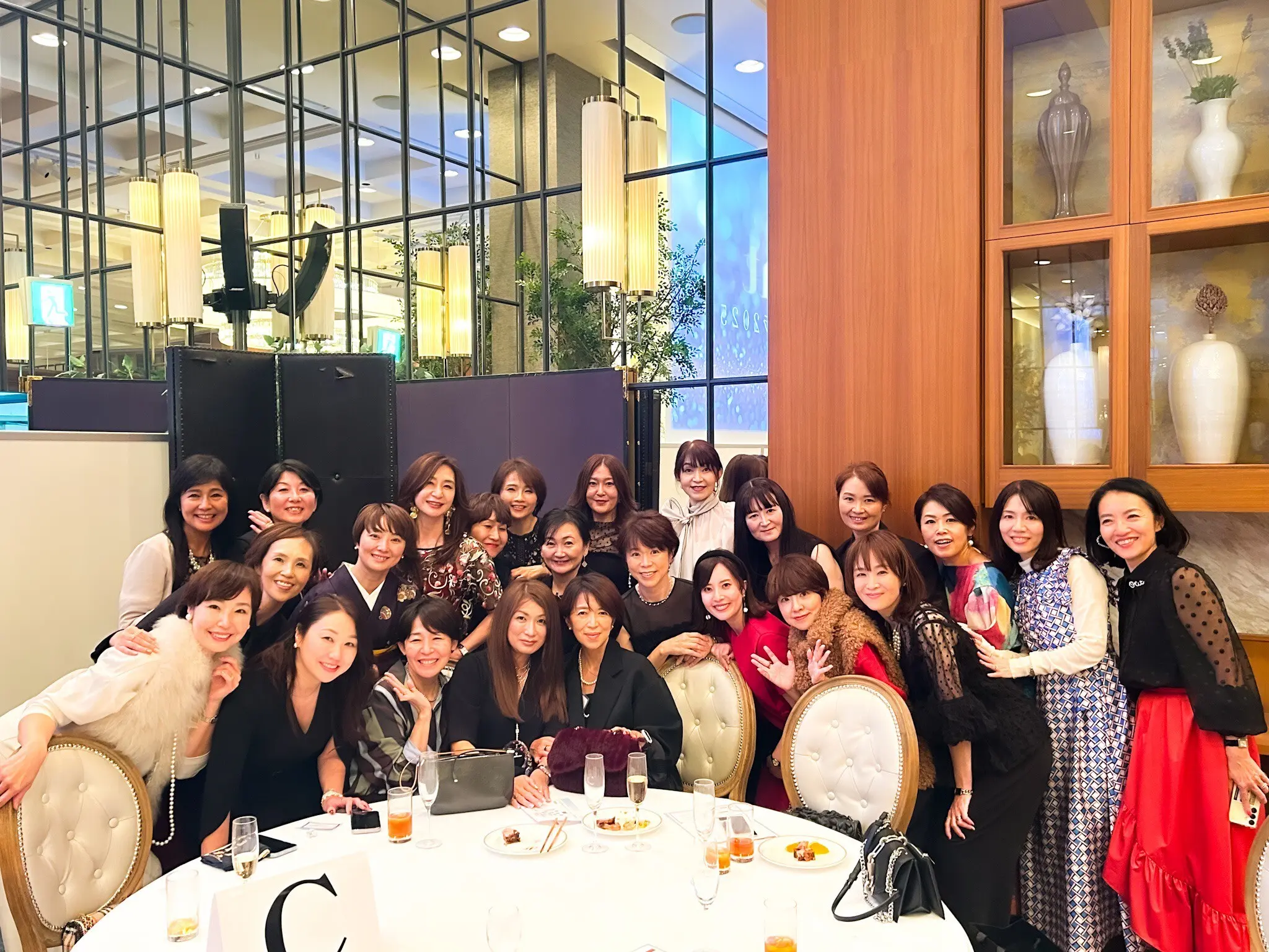 【冬のパーティー何着てく？】エクラ大集合の夜会へ_1_25