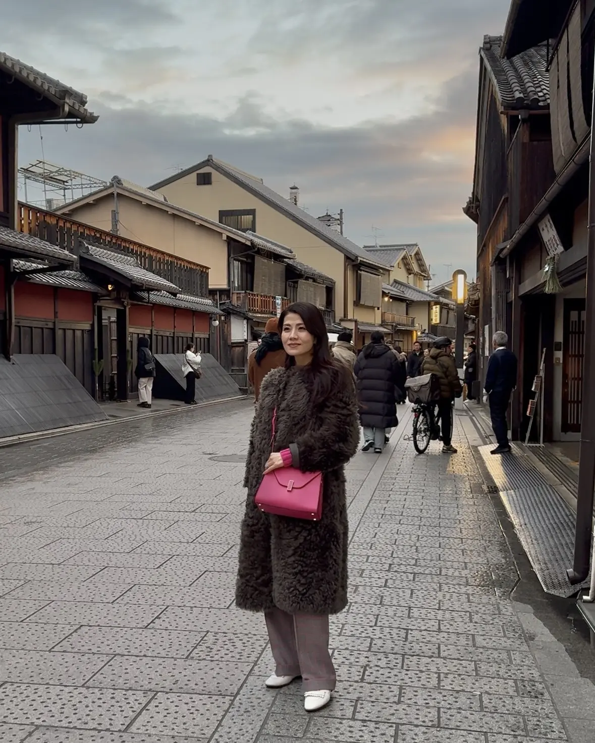 食事の時間も、街歩きも品よく。大人のムートンコート着回し【2日目】_1_9