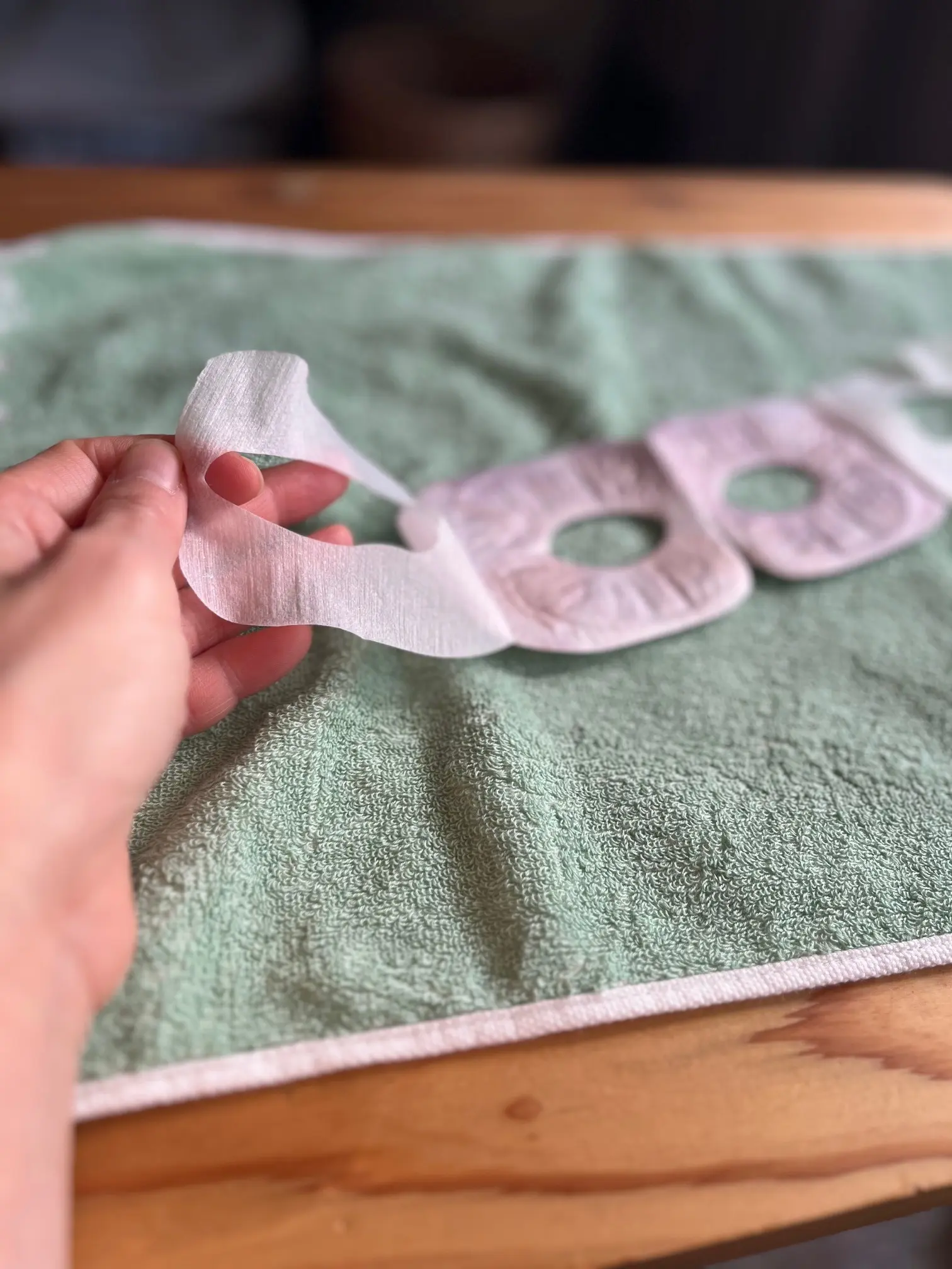 hemle　3COINS　保湿グローブ　アイボリー　レーヨン/シルク混　タッチパネル対応　手首ゆったりゴム