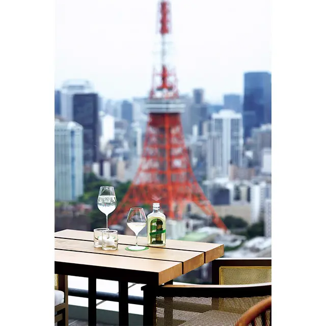 東京タワーは 目の前。『mitosaya薬草園 蒸留所』のスピリッツを使 ったボトルカクテル、自然 派ワインのスプリッツなど ドリンクもオリジナリティ あふれる