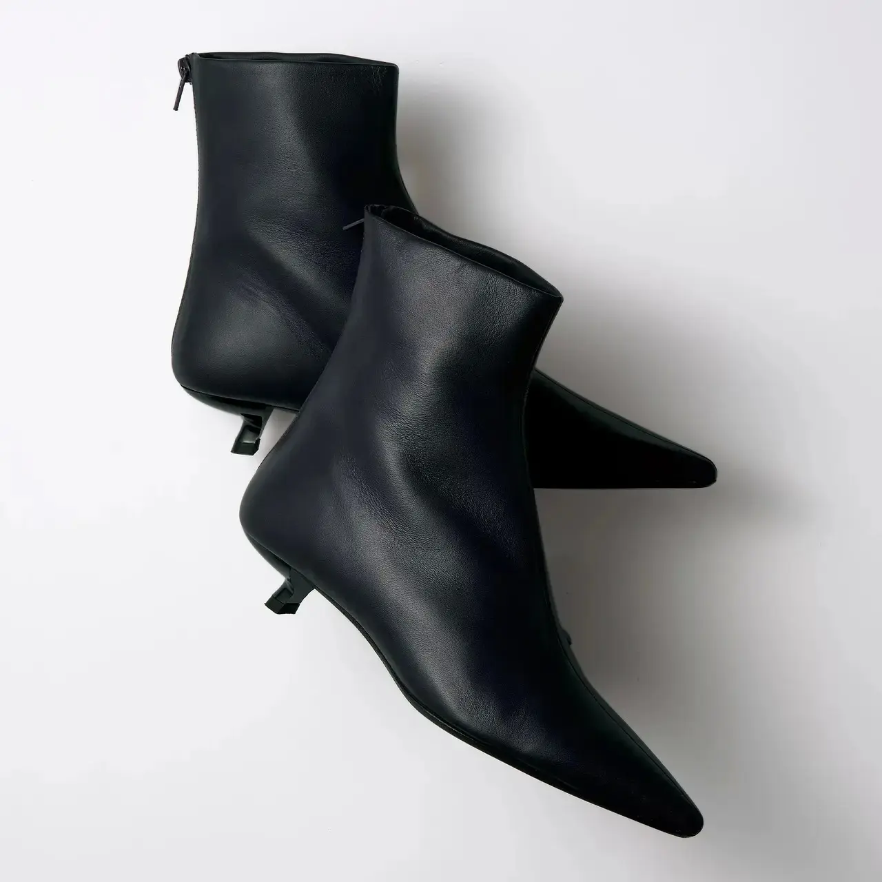 エレガントに決めたい！ ＞＞ JVAMのショートブーツ