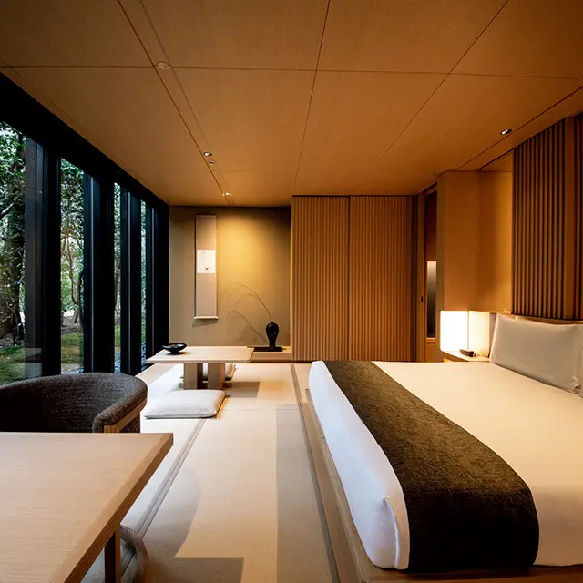 畳と床の間で構成された和モダンな客室は全26室
