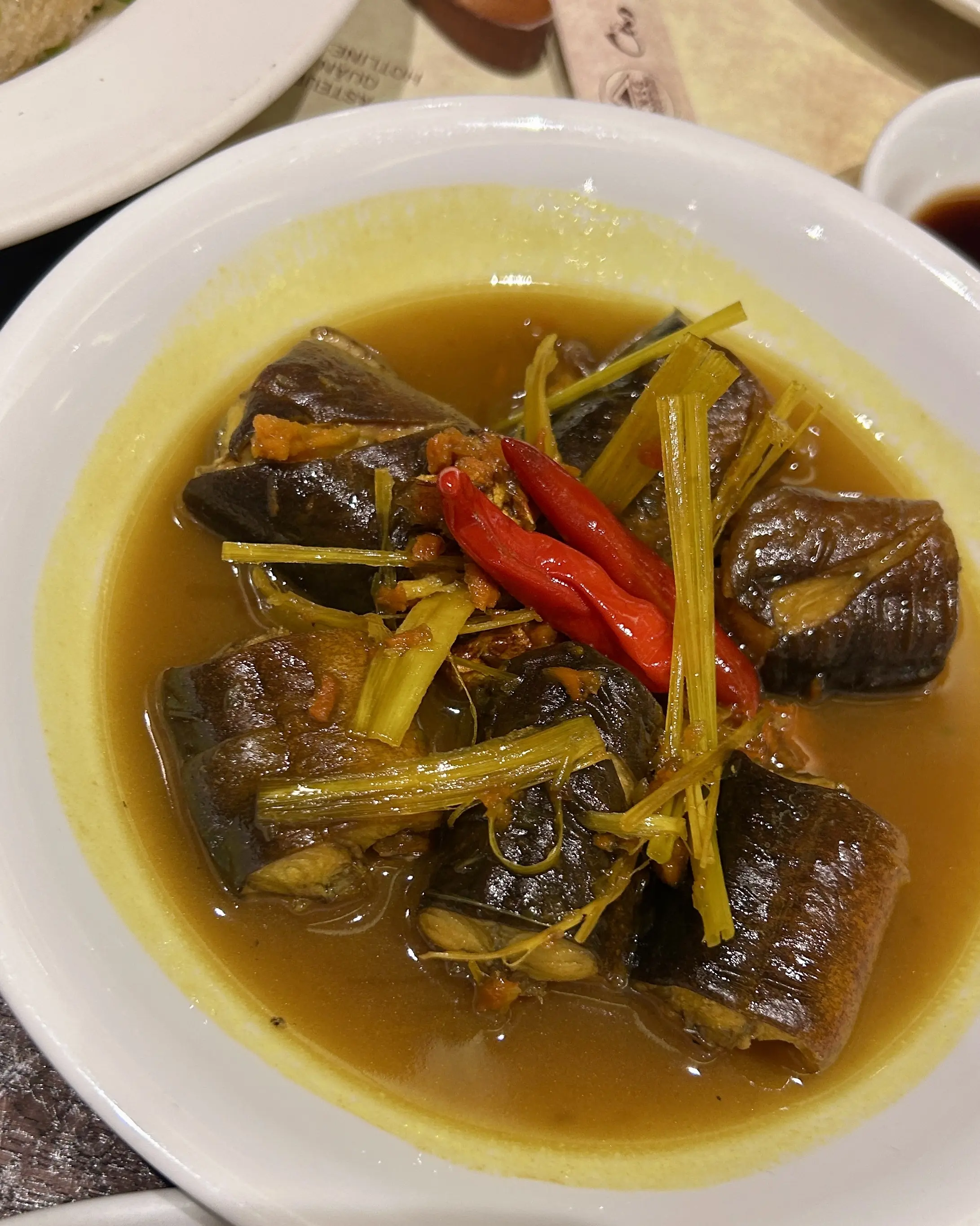 ウナギのターメリック煮込み