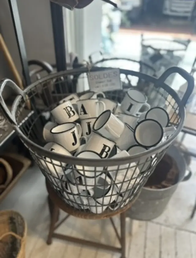 プチプラコーデで歩いていましたら、フランスの雑貨屋さんを発見！_1_4