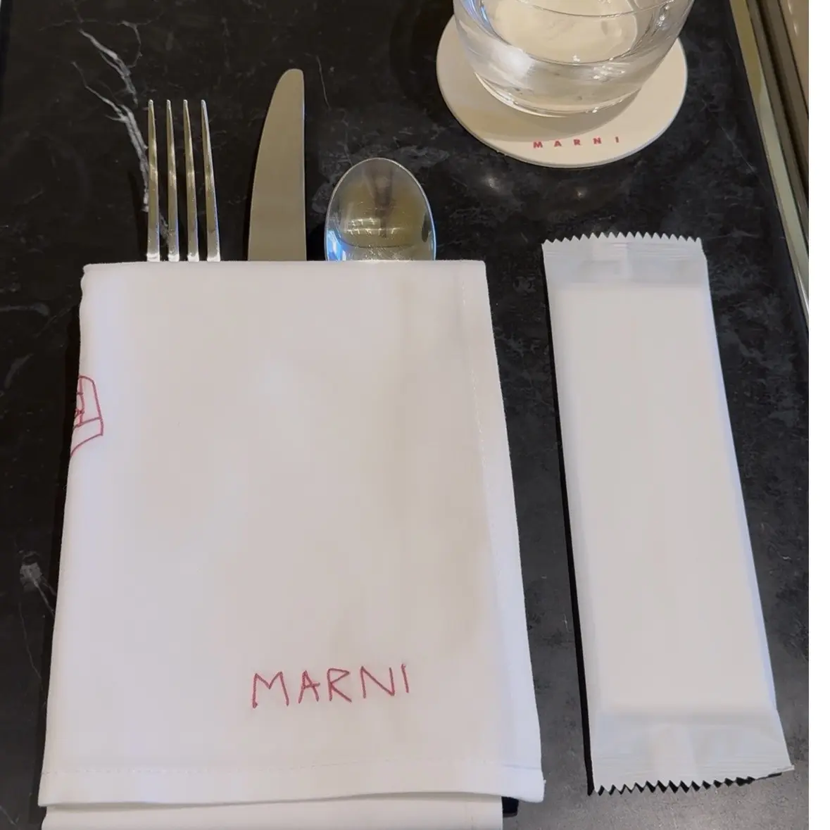 老け見えしないファーコーデで、今年最後の自分へのご褒美ランチ_1_2-3