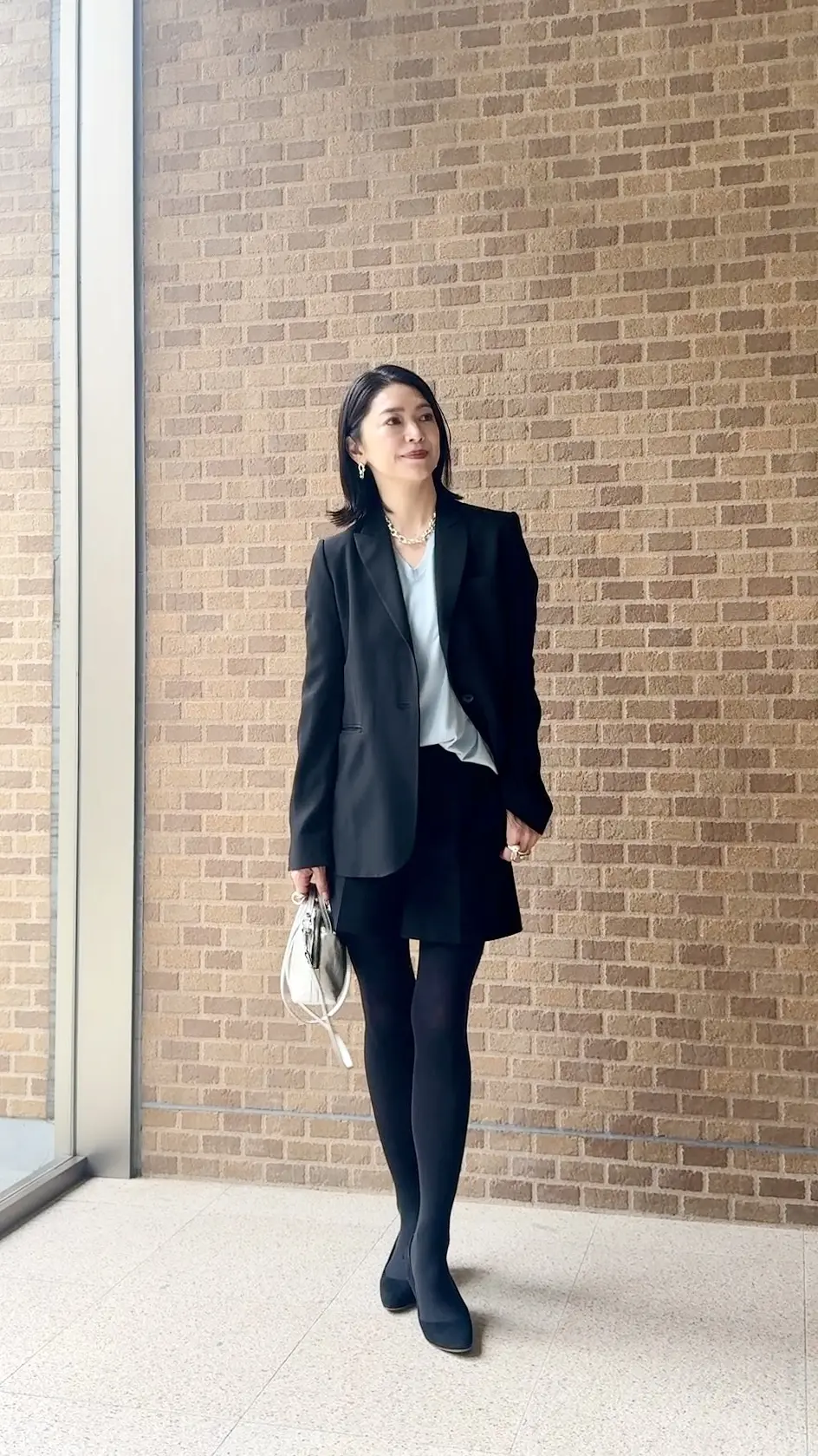 「シルクカシミヤ混 浅Vネックニット」極上の肌触りと美しい光沢、重宝する一枚間違いなしです！_1_10