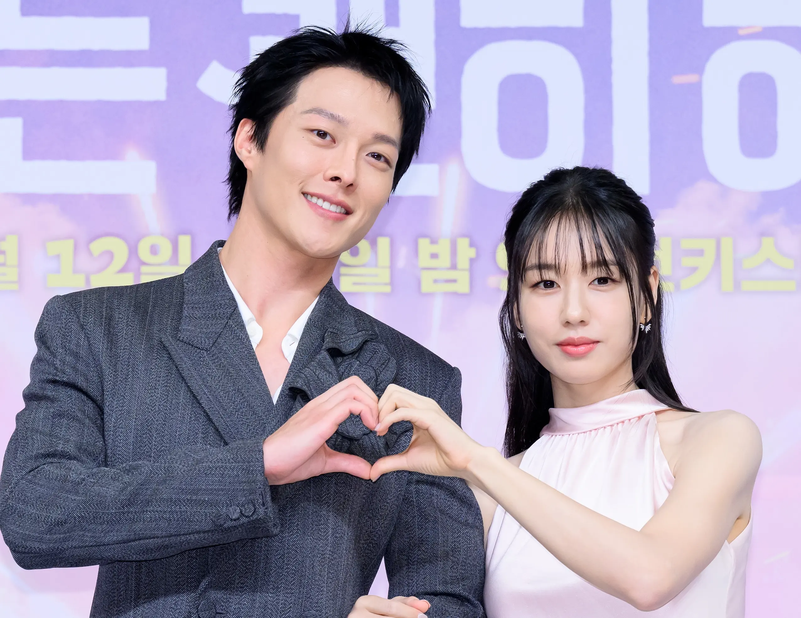 チャン・ギヨン（左）とアン・ウンジン（右）