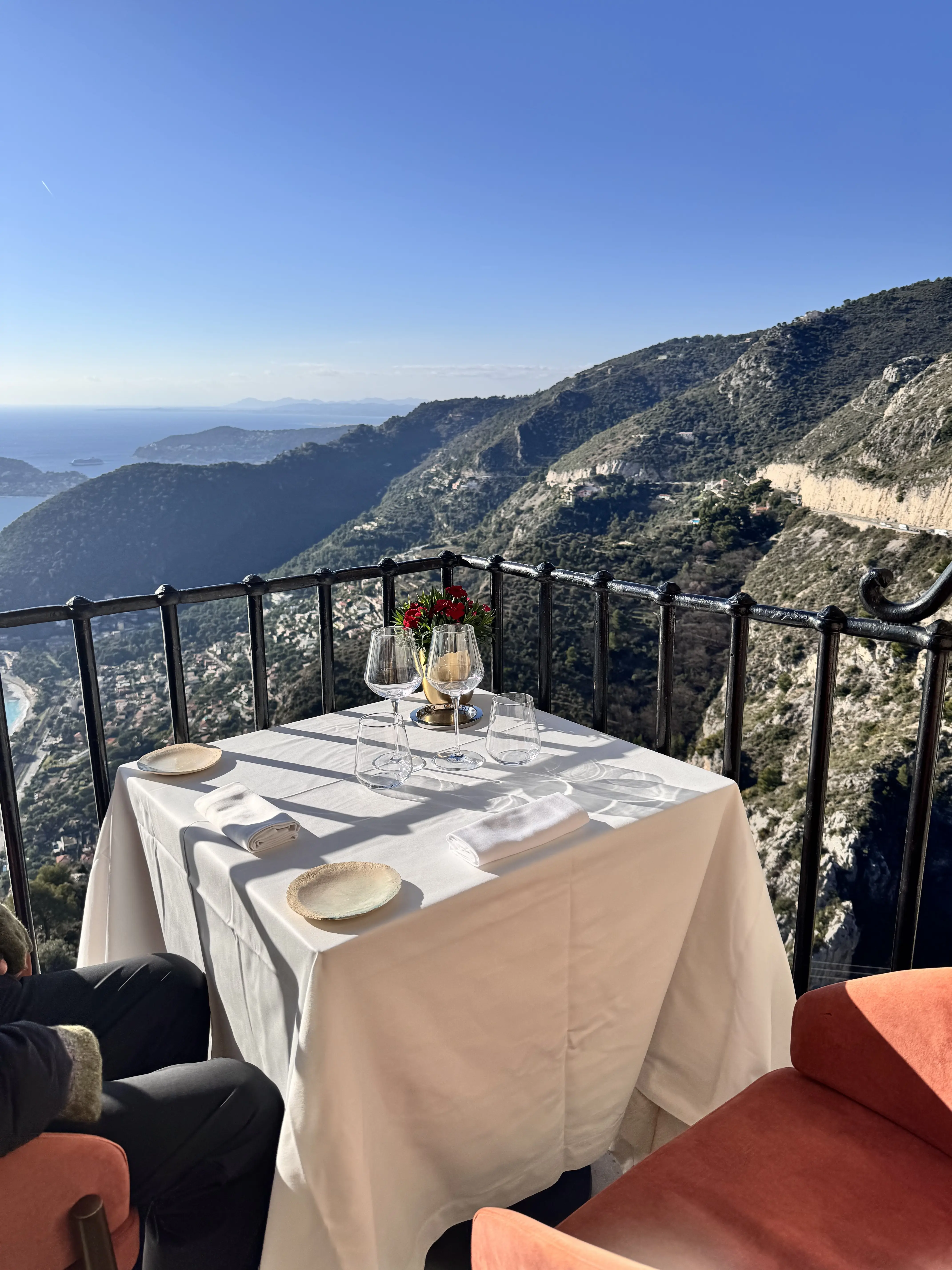 動きやすさと上品さを叶える旅先ランチコーデ🇫🇷話題のフランスエズ村へ_1_17