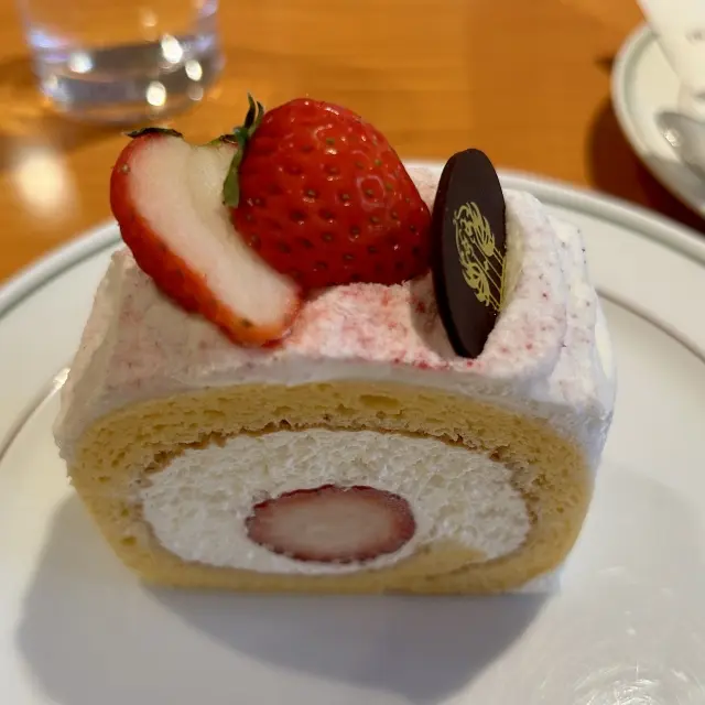 The Cafeのあまおうロールケーキ